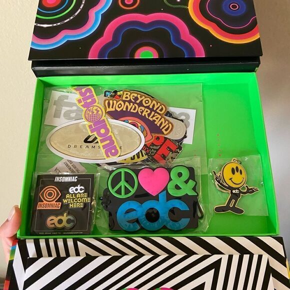 NWB 2022 EDC VIP 3-Day Las Vegas - Picture 7 of 9